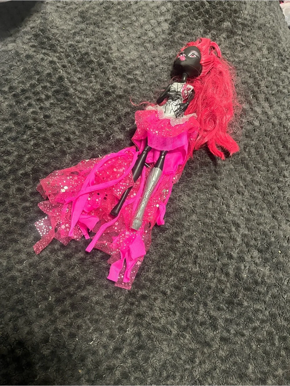 monster high Bright Pink & Black Fashion Doll with Sparkle Skirt